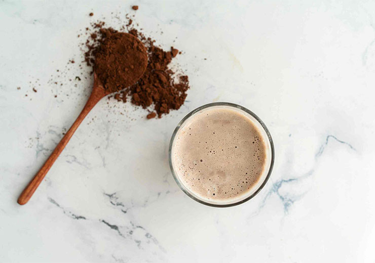 Latte al cacao per creare la variante del tiramisù classico